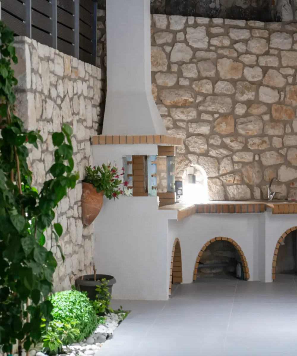 Stone Villa Aris